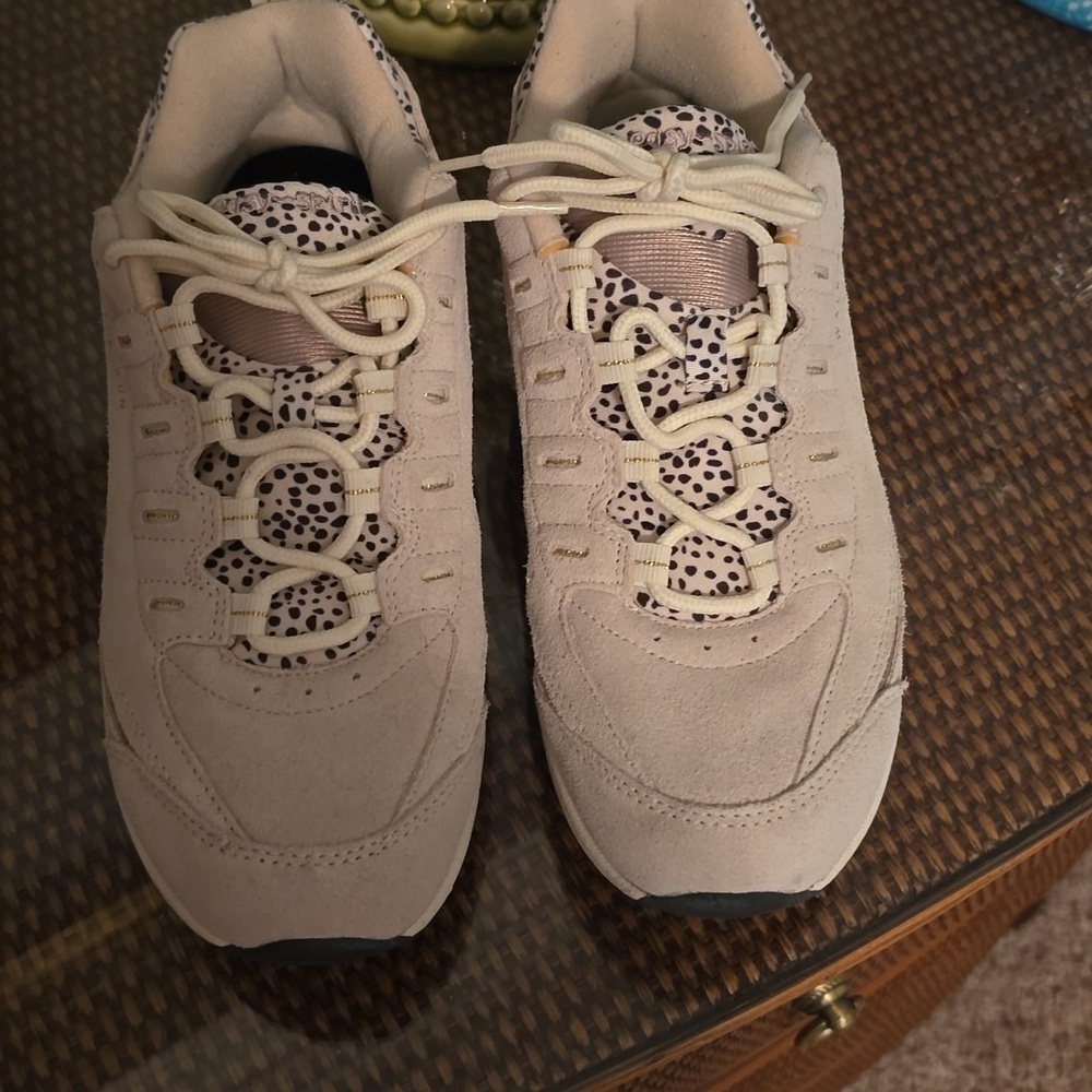 Easy Spirit Beige Suede Sneakers (#17) - Picture 3 of 8